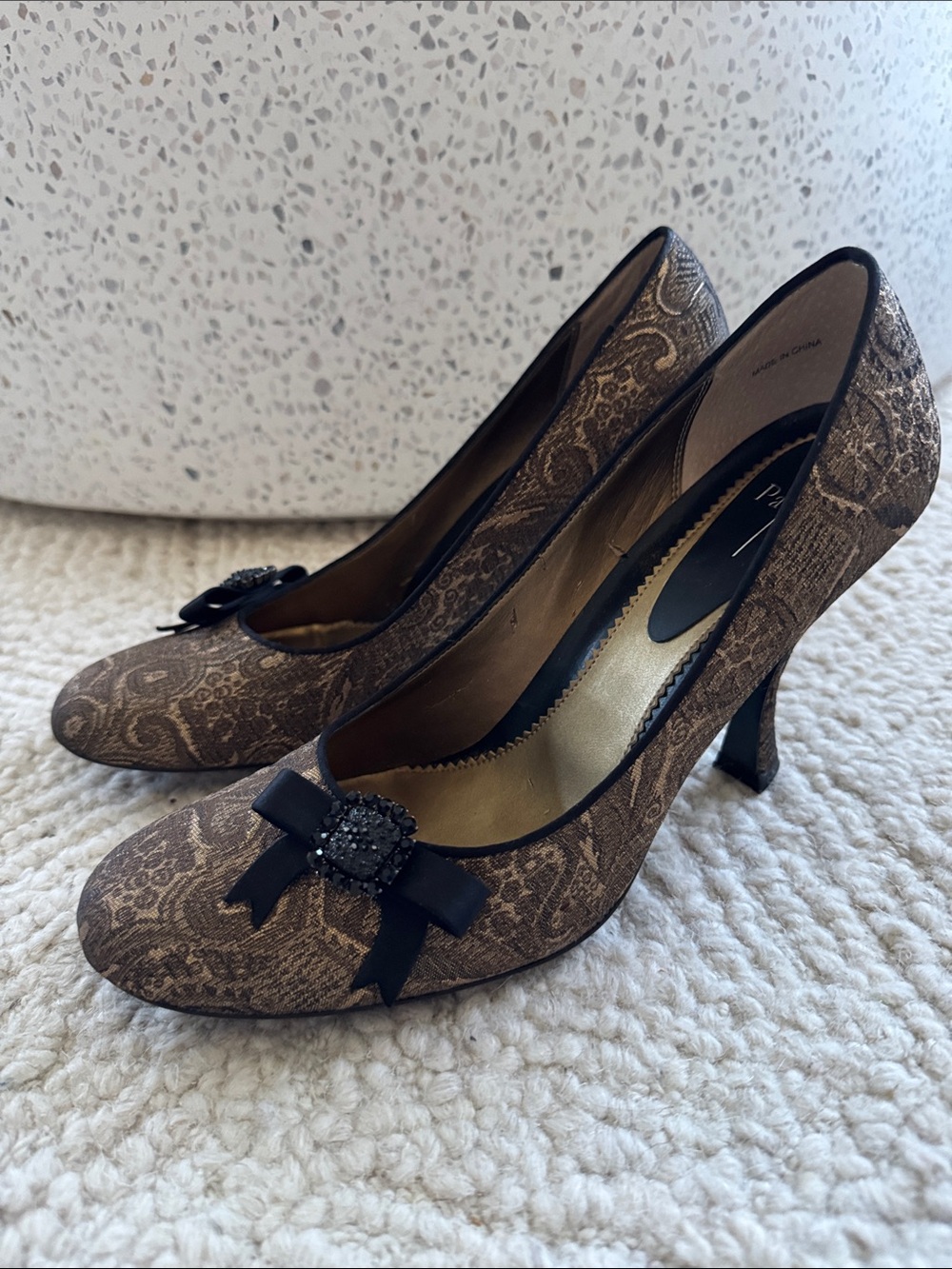 Beautiful Gold Brocade Pump with Bow Accent